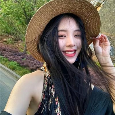 院子里的女人